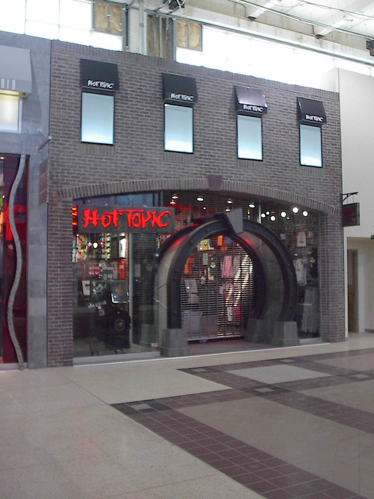 2000s hot topic